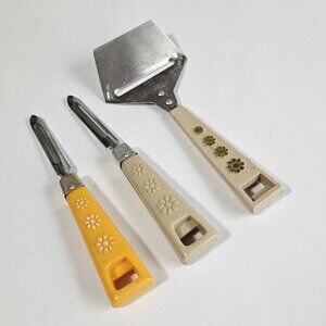Vintage Travco Cheese Slicer Vegetable Peeler w/ Daisies Retro Kitchen Utensil